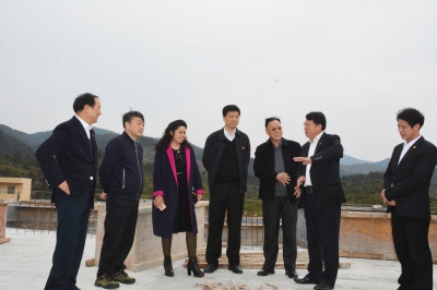 春暖花開季 擼袖奮戰(zhàn)時——江西省關工委、吉安市委、江西省國土廳、遂川縣班子領導 調研遂川堅基礦業(yè)提純項目生產(chǎn)情況